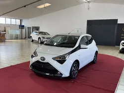 Weiß Gebraucht 2020 Toyota Aygo X-play Kleinwagen | 12.500 € (Fairer Preis)
