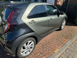 Grün Gebraucht 2022 Toyota Aygo Play Kleinwagen | 15.500 € (Fairer Preis)