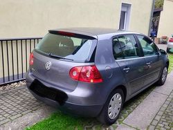 Grau Gebraucht 2004 VW Golf V Kleinwagen | 1.900 € (Fairer Preis)