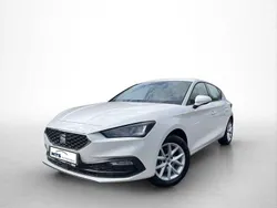Weiß Gebraucht 2022 Seat Leon Style Limousine | 17.130 € (Fairer Preis)
