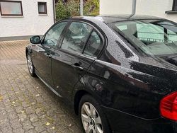 Schwarz Gebraucht 2011 BMW 318 Limousine | 6.000 € (Fairer Preis)