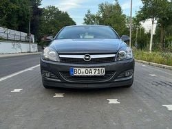 Grau Gebraucht 2009 Opel Astra GTC Innovation Limousine | 2.200 € (Superpreis)