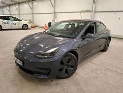 Grau Gebraucht 2022 Tesla Model 3 Standard Range Plus Limousine | 24.581 € (Guter Preis)