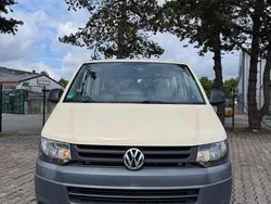 Gelb Gebraucht 2013 VW Caravelle Van / Kleinbus | 11.000 €