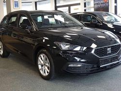 Mitternachtschwarz Gebraucht 2024 Seat Leon Style Kombi | 25.999 € (Guter Preis)