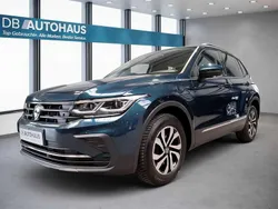 Blau Gebraucht 2023 VW Tiguan Active SUV | 31.270 € (Fairer Preis)