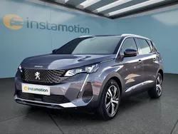 Grau Gebraucht 2021 Peugeot 5008 Van / Kleinbus | 32.249 € (Teuer)