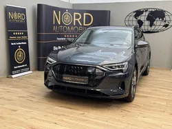 Manhattangrau metallic (metallic) Gebraucht 2023 Audi e-tron Advanced SUV | 33.589 € (Superpreis)