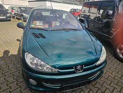 Grün Gebraucht 2004 Peugeot 206 CC Roland Garros Cabrio | 950 € (Superpreis)