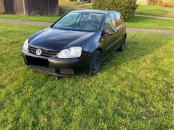 Schwarz Gebraucht 2007 VW Golf V Kleinwagen | 1.590 €