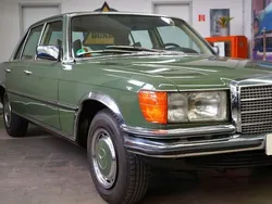 Grün Gebraucht 1977 Mercedes E280 Limousine | 16.990 €