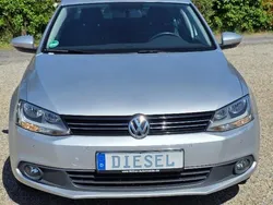 Silber Gebraucht 2011 VW Jetta Limousine | 9.490 € (Teuer)