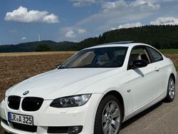 Weiß Gebraucht 2009 BMW 325 Coupé | 8.590 € (Fairer Preis)