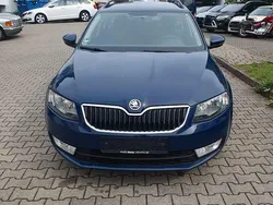 Blau Gebraucht 2016 Skoda Octavia Ambition Kombi | 7.100 € (Guter Preis)