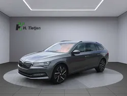 Grau Gebraucht 2023 Skoda Superb Style Kombi | 48.790 €