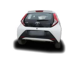 Weiss Gebraucht 2021 Toyota Aygo Kleinwagen | 10.049 € (Fairer Preis)