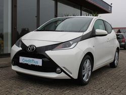 Weiß Gebraucht 2017 Toyota Aygo X-play Kleinwagen | 8.290 € (Guter Preis)