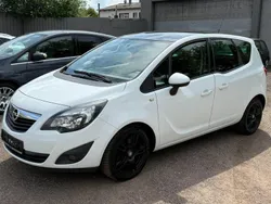 Weiß Gebraucht 2012 Opel Meriva Van / Kleinbus | 6.800 € (Fairer Preis)