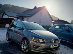 Grau Gebraucht 2015 VW Golf Sportsvan Highline Van / Kleinbus | 9.999 € (Fairer Preis)