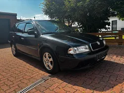 Schwarz Gebraucht 2000 Skoda Octavia Kombi | 650 € (Guter Preis)