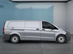 Silber Gebraucht 2023 Mercedes Vito Van / Kleinbus | 33.999 € (Fairer Preis)