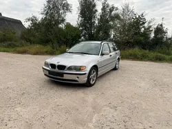Silber Gebraucht 2001 BMW 318 Kombi | 1.650 €