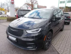 Brilliant black crystal Gebraucht 2023 Chrysler Pacifica Limited SUV | 56.979 € (Teuer)
