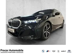 Schwarz Gebraucht 2024 BMW 520 M Sport Kombi | 52.740 € (Superpreis)