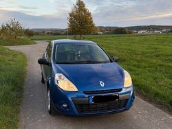 Blau Gebraucht 2009 Renault Clio II Dynamique Limousine | 3.500 € (Fairer Preis)