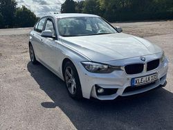 Weiß Gebraucht 2016 BMW 318 Limousine | 9.900 € (Fairer Preis)