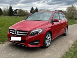 Rot Gebraucht 2017 Mercedes B180 Van / Kleinbus | 17.500 € (Fairer Preis)