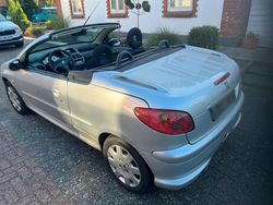 Grau Gebraucht 2004 Peugeot 206 CC Cabrio | 1.200 € (Fairer Preis)