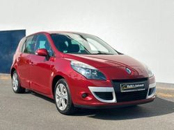 Rot Gebraucht 2010 Renault Scénic III Dynamique Van / Kleinbus | 2.980 € (Guter Preis)