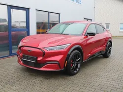 Rot Gebraucht 2022 Ford Mustang Mach-E SUV | 37.950 € (Etwas zu teuer)