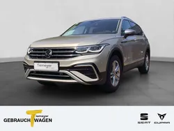 Silber Gebraucht 2024 VW Tiguan Allspace Elegance SUV | 40.440 € (Guter Preis)