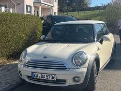 Weiß Gebraucht 2010 Mini ONE Kleinwagen | 5.200 € (Etwas zu teuer)