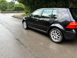 Schwarz Gebraucht 2003 VW Golf IV Kleinwagen | 1.490 € (Fairer Preis)