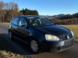 Blau Gebraucht 2004 VW Golf V Kleinwagen | 2.500 €