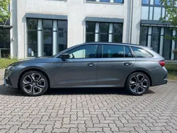 Grau Gebraucht 2023 Skoda Octavia RS Kombi | 31.500 € (Superpreis)