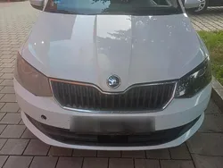 Weiß Gebraucht 2015 Skoda Fabia Kleinwagen | 4.700 €