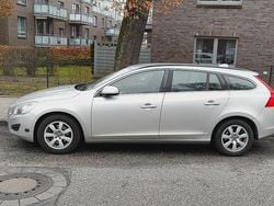Silber Gebraucht 2012 Volvo V60 Momentum Kombi | 7.999 € (Fairer Preis)