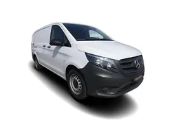 Weiss Gebraucht 2023 Mercedes Vito Van / Kleinbus | 28.949 € (Guter Preis)