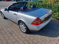 Silber Gebraucht 1998 Mercedes SLK230 Cabrio | 2.950 €