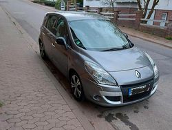 Grau Gebraucht 2011 Renault Scénic Bose Edition Van / Kleinbus | 6.200 € (Fairer Preis)