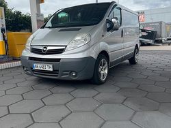 Silber Gebraucht 2013 Opel Vivaro Van | 11.000 €