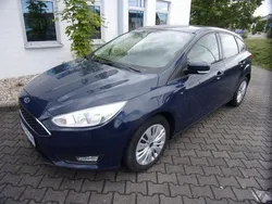 Blau Gebraucht 2017 Ford Focus Limousine | 10.480 € (Fairer Preis)