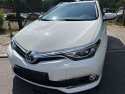 Weiß Gebraucht 2018 Toyota Auris Touring Sports Executive Kombi | 15.700 € (Fairer Preis)