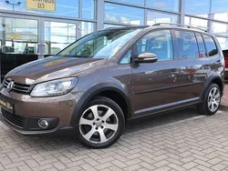 Braun Gebraucht 2011 VW Touran Cross Van / Kleinbus | 11.411 € (Teuer)