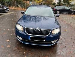 Blau Gebraucht 2015 Skoda Octavia Ambition Kombi | 7.099 € (Etwas zu teuer)