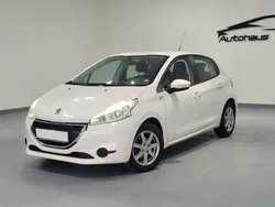 Weiß Gebraucht 2014 Peugeot 208 Active Kleinwagen | 5.790 € (Fairer Preis)